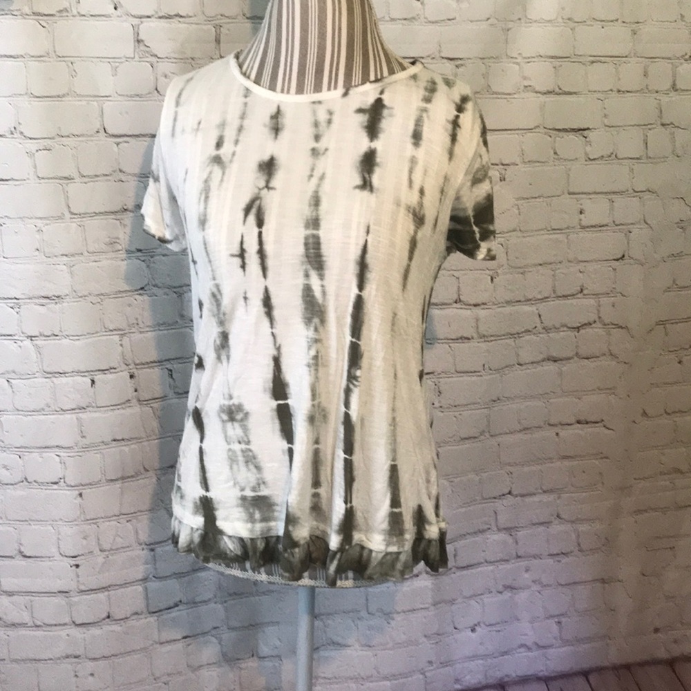 Green and White Ruffle Bottom Top